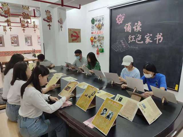 黨建引領法治實踐 政法學院學生黨員赴東風路街道黨建壹號工廠開展主題黨日活動